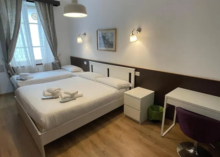 Gold House Konukevi 4*