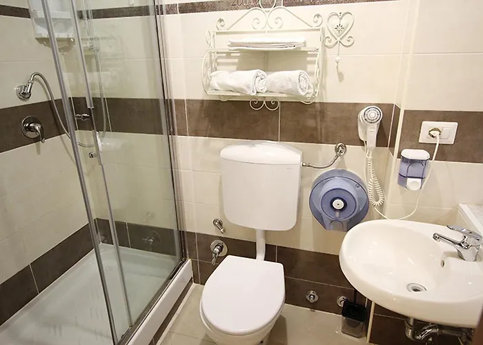 Gold House Konukevi 4*